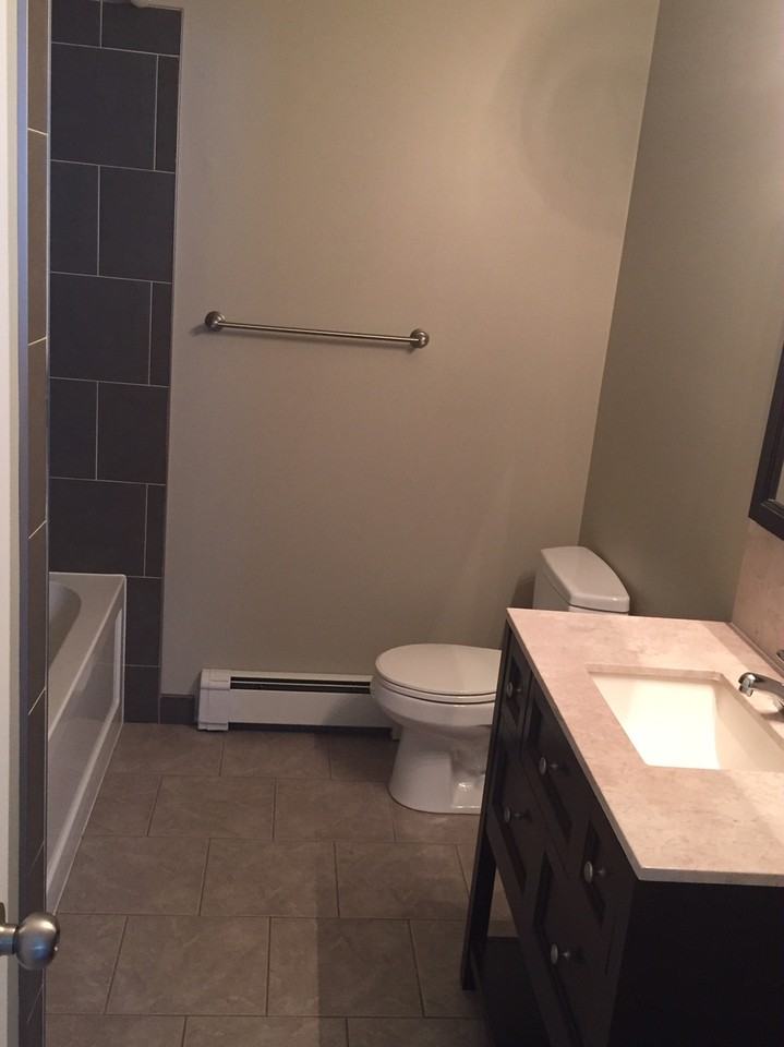 238 15 St N - Photo 3 of 9