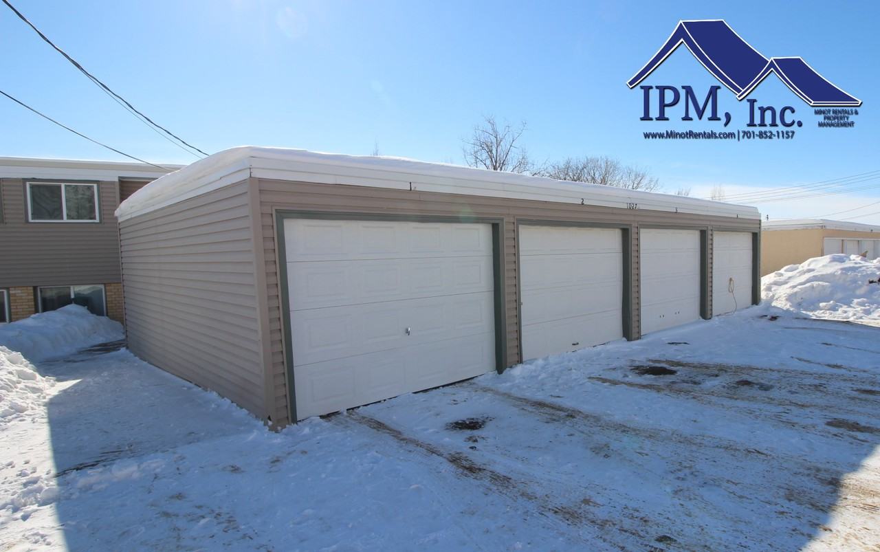 1027 Delmar Ct - Photo 2 of 9