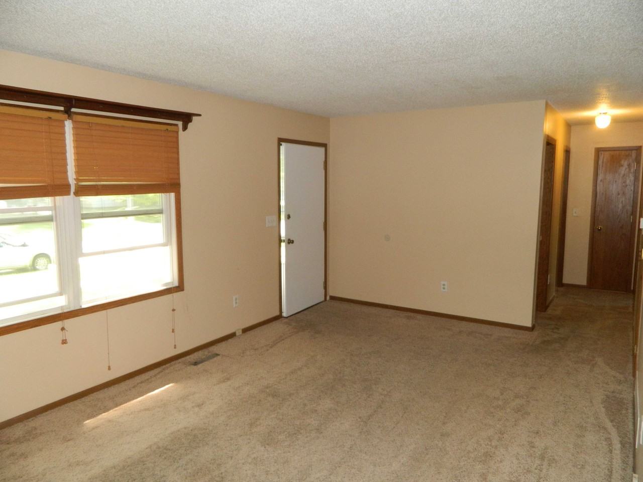 306 11th St Se - Photo 2 of 11