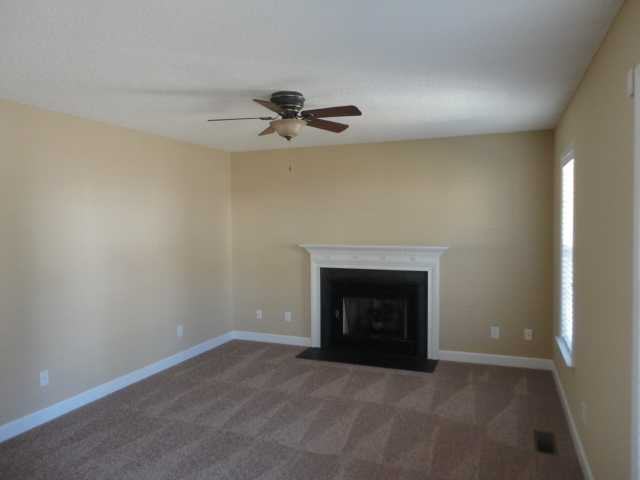 2920 Bridgeport Dr - Photo 3 of 15