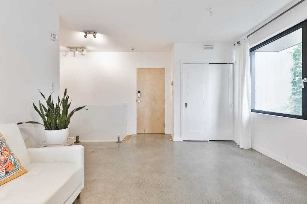 640 Boulevard Henri-Duhamel #2 - Photo 3 of 15