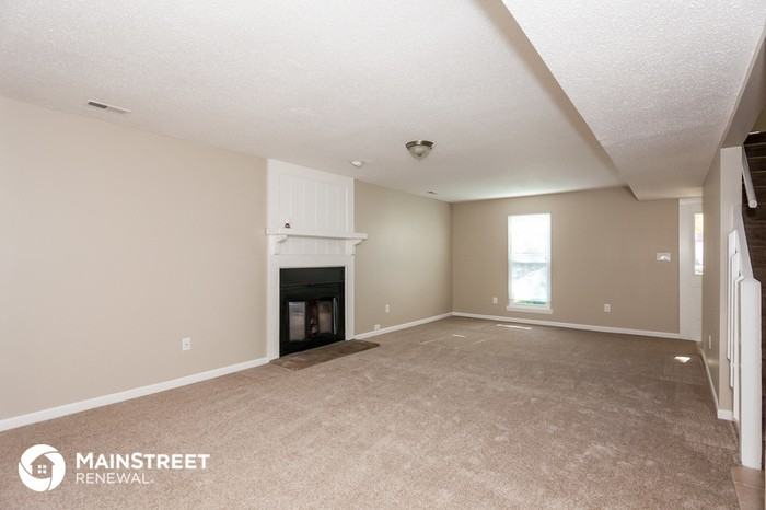11804 Larkridge Ct - Photo 3 of 15