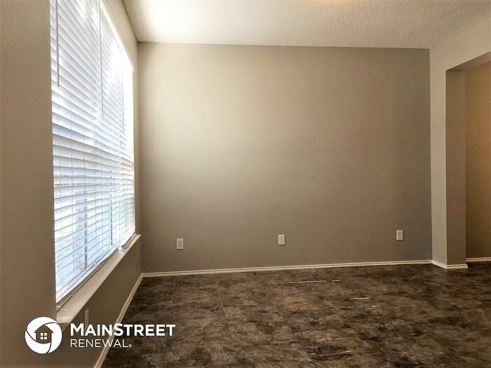 7501 Meadow Creek Dr - Photo 2 of 13
