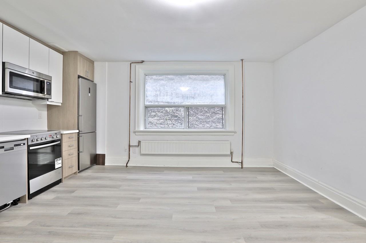 915 Saint Clair Avenue West #7 - Photo 3 of 10