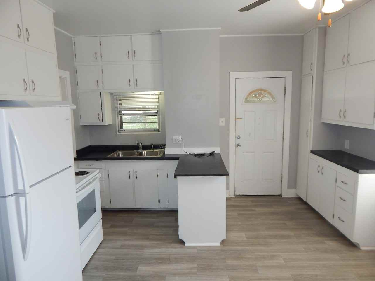 1615 West 14th Street - Photo 2 of 13