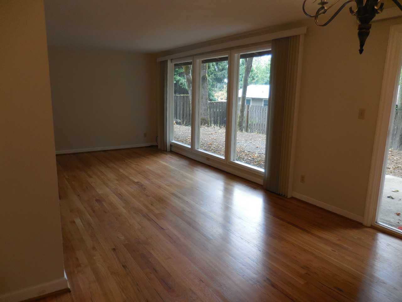 1033 Obrien St - Photo 3 of 31