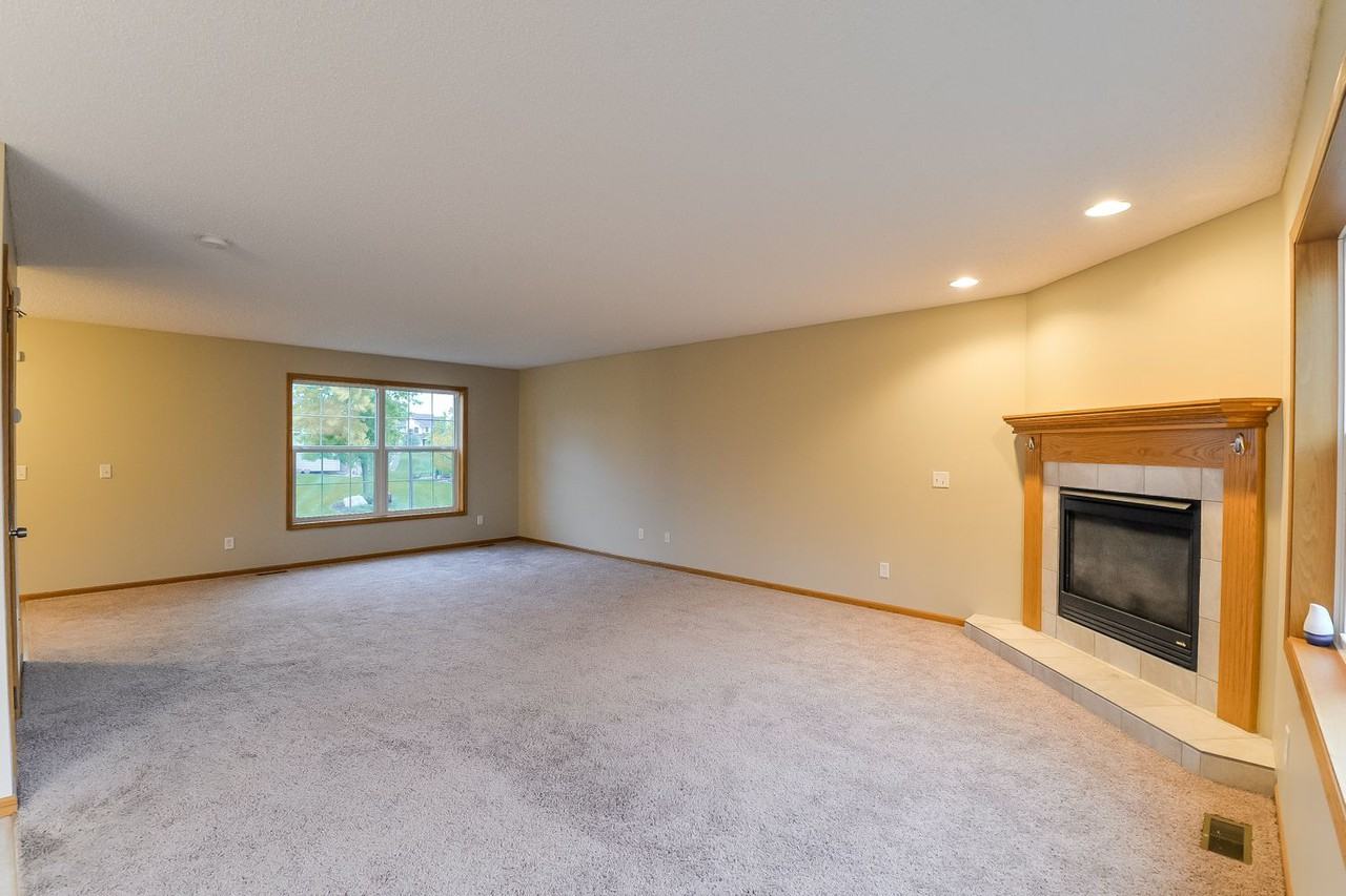 10364 Orchard Trl N - Photo 3 of 20