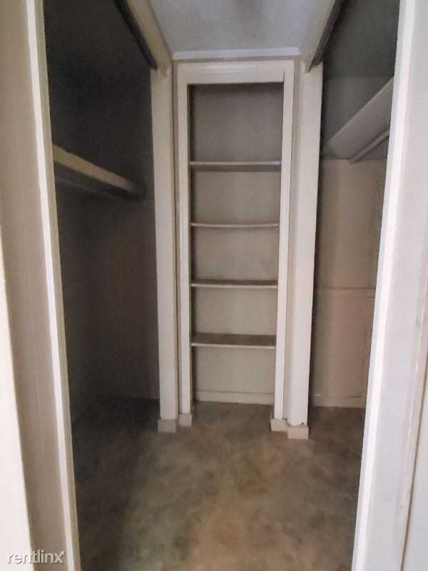 1927 Division St - Photo 3 of 5