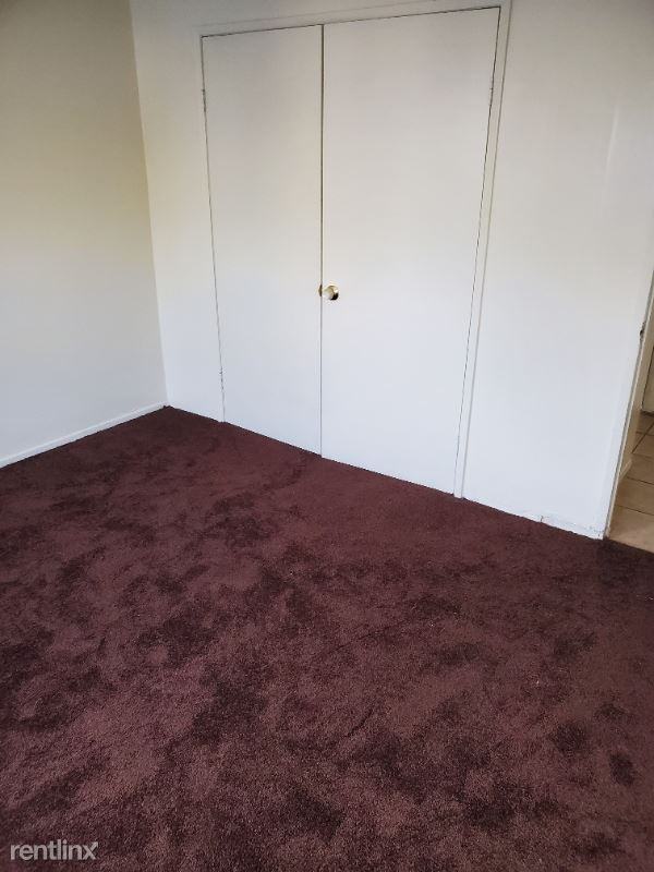 4938 4938 Clara St c - Photo 2 of 4