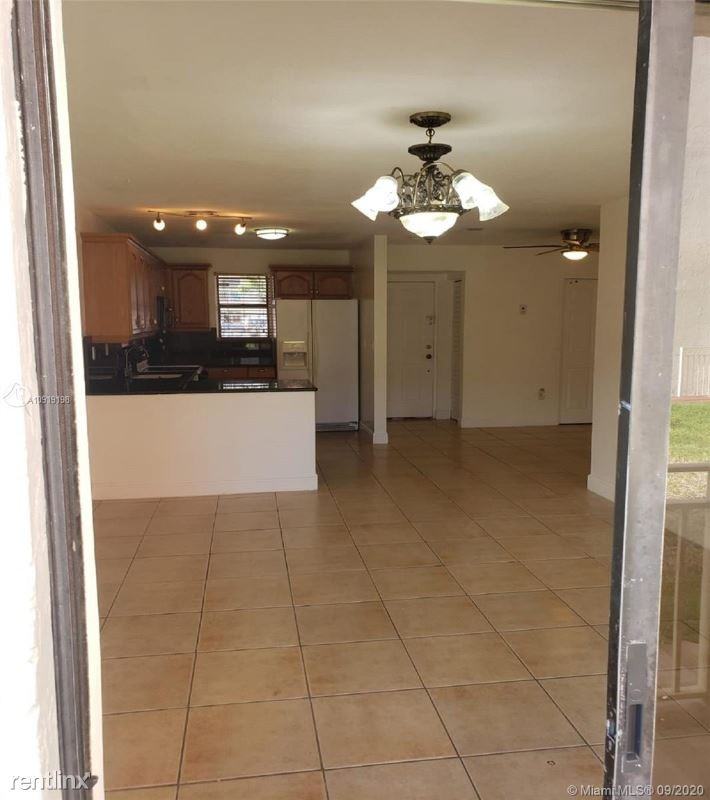 8425 8425 NW 8th St 104IV - Photo 2 of 14