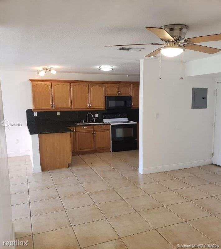 8425 8425 NW 8th St 104IV - Photo 3 of 14