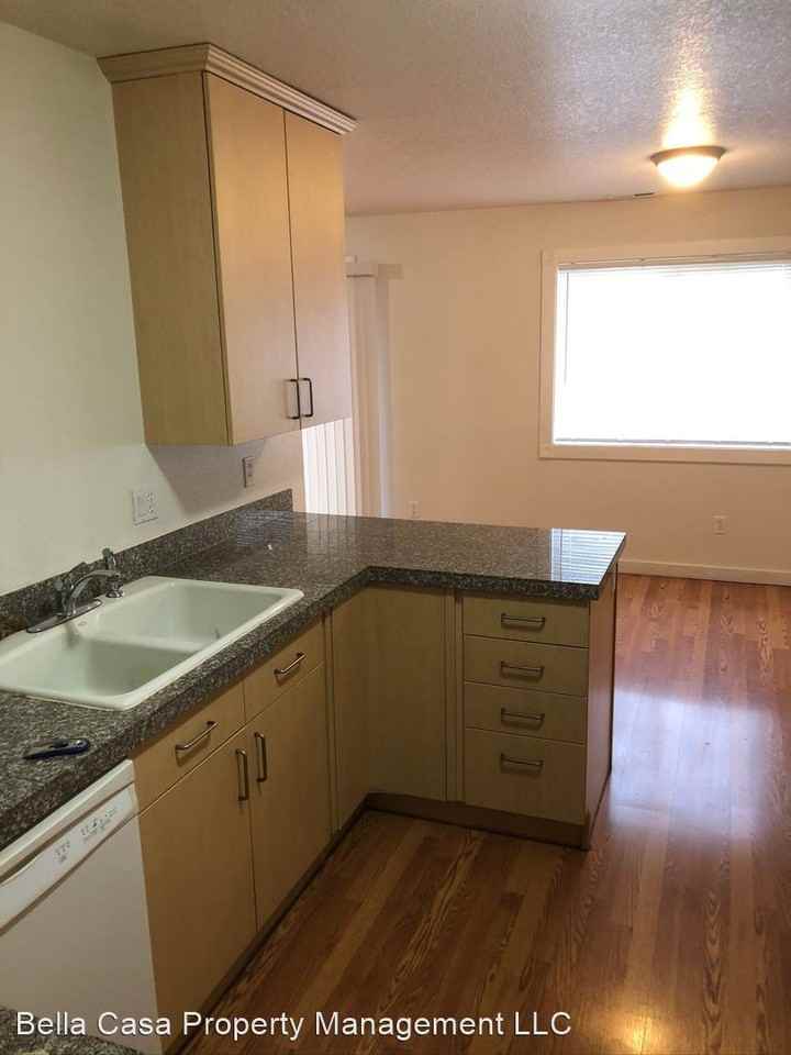 221 Sw Harrison St - Photo 2 of 21