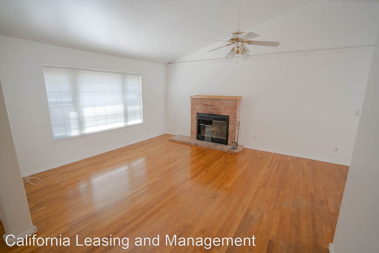 13727 Sierra Hwy - Photo 2 of 17