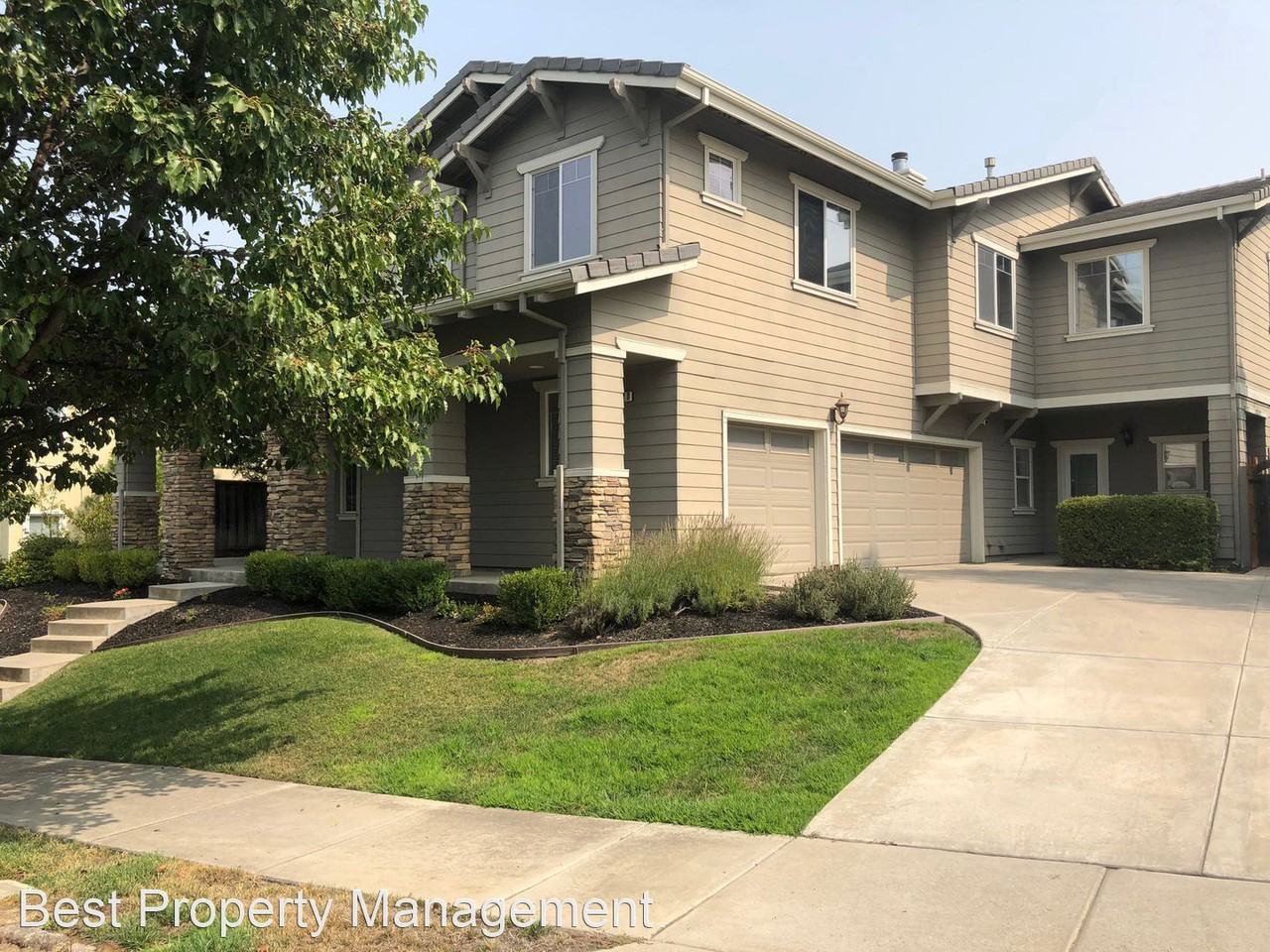 428 Iron Club Dr - Photo 2 of 32