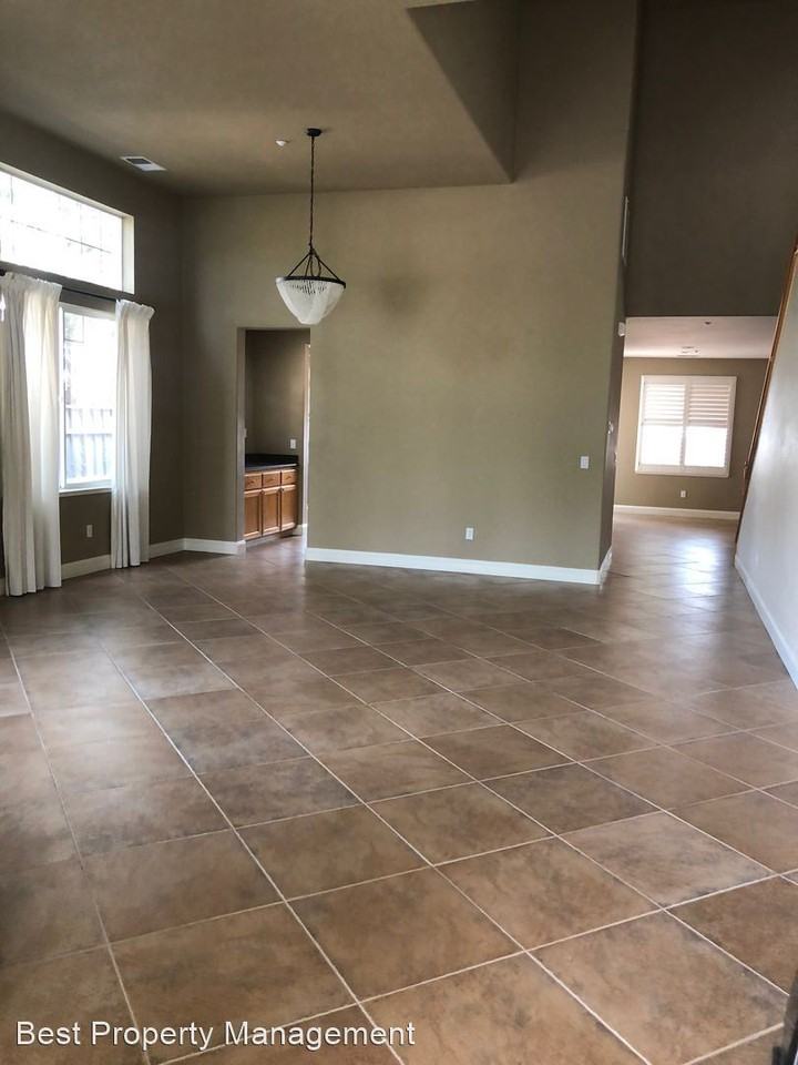 428 Iron Club Dr - Photo 3 of 32