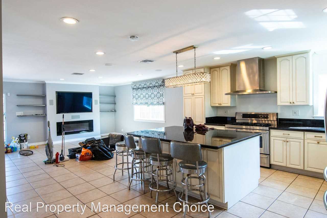 2407 W 157th St - Photo 3 of 21