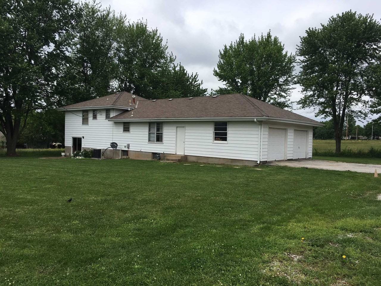 2203 Nw Chipman Rd - Photo 2 of 10