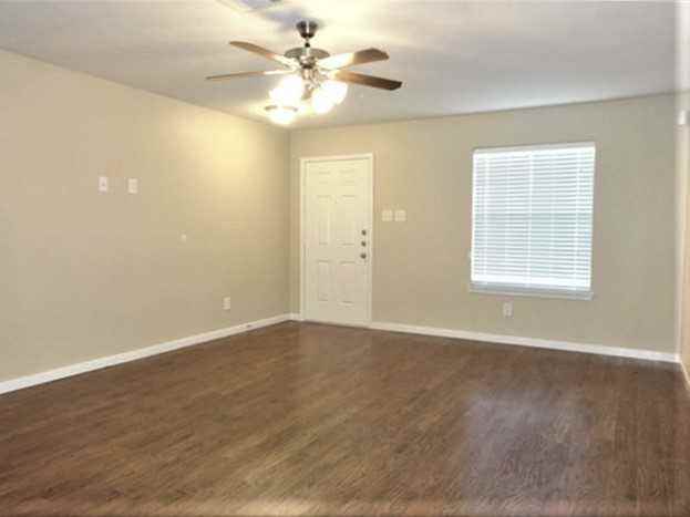 2713 Sandberry Dr - Photo 2 of 15