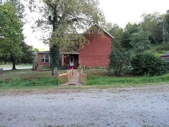 879 Washington Rd - Photo 2 of 14