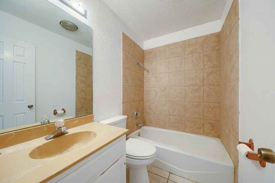 1538 Alameda Ave - Photo 2 of 8