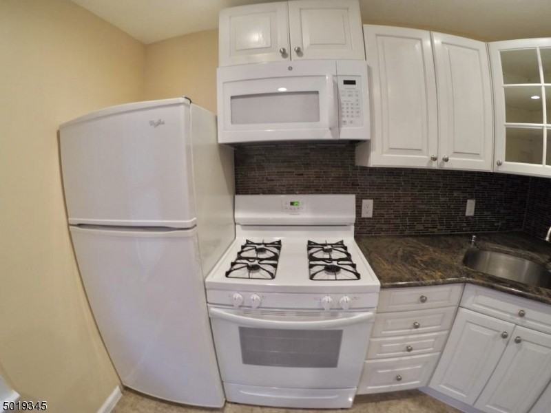 99 Bergen Ave Unit 2 - Photo 3 of 12