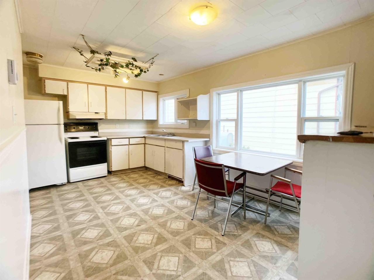 212 Pennywell Rd - Photo 2 of 10