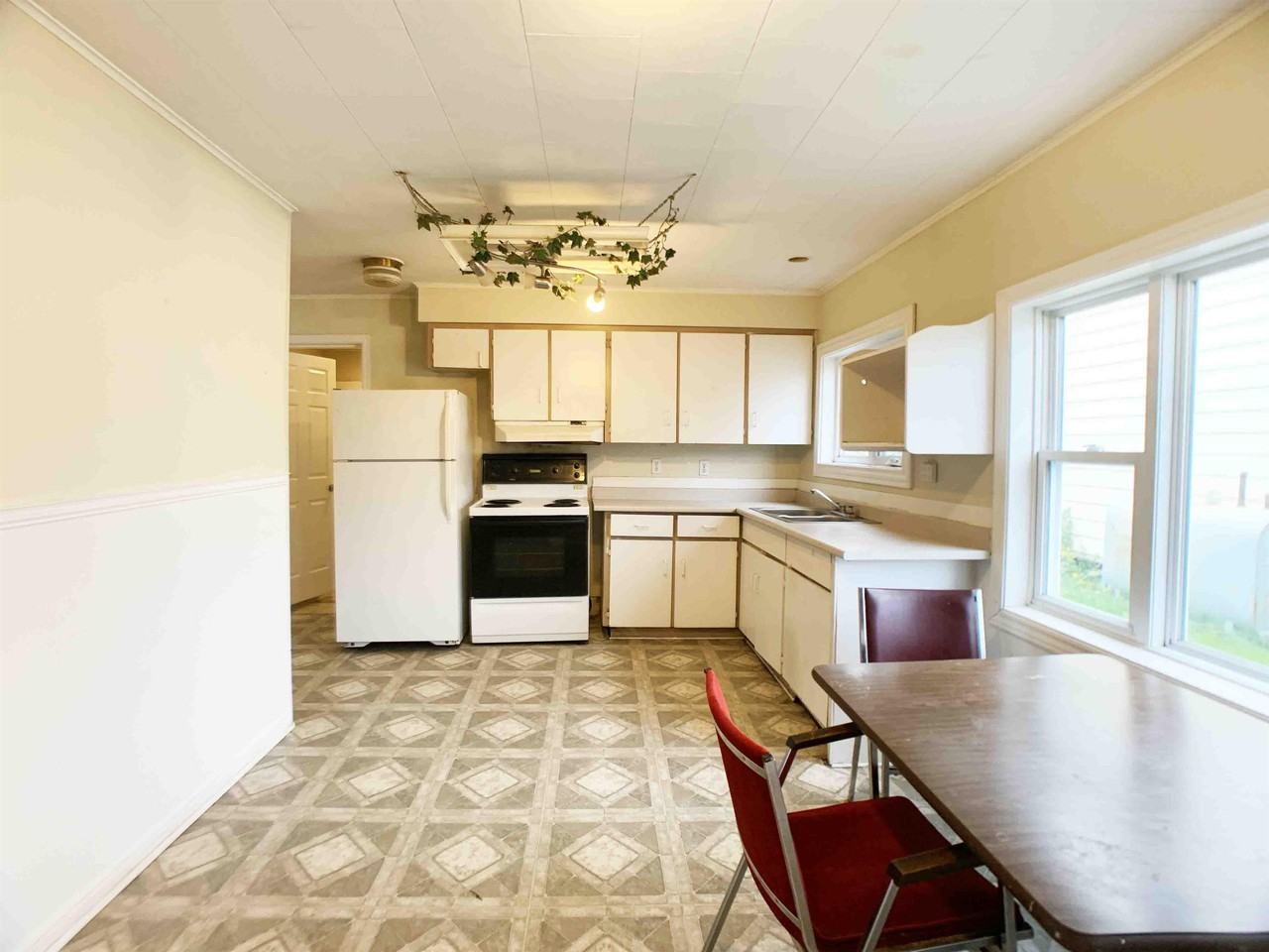 212 Pennywell Rd - Photo 3 of 10