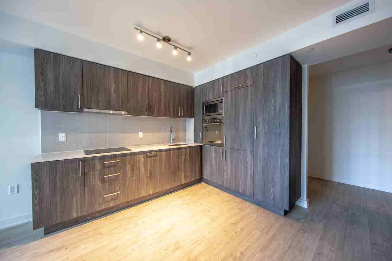 27 Bathurst St - Photo 3 of 13