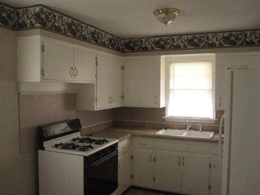 4604 NW 12th St - Photo 2 of 4