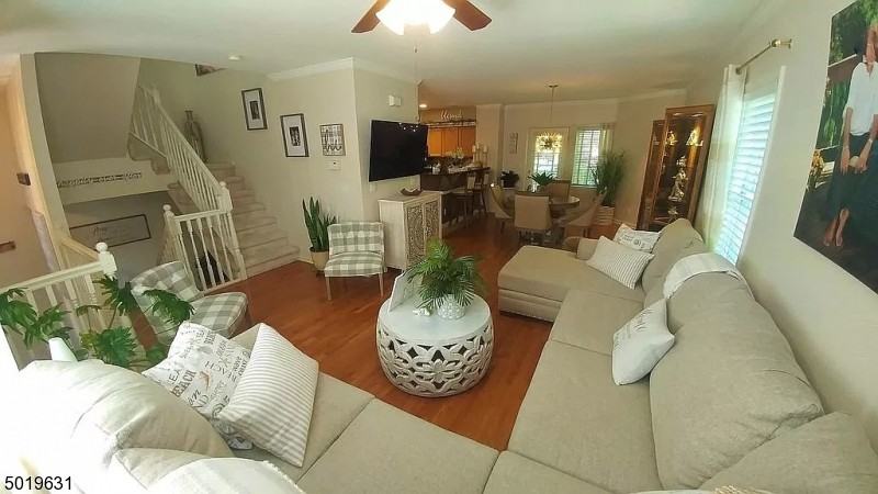 51 Rockcreek Ter - Photo 3 of 20