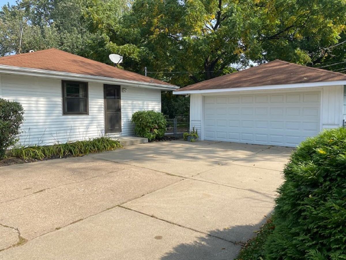 6821 18th Avenue South - Photo 3 of 16