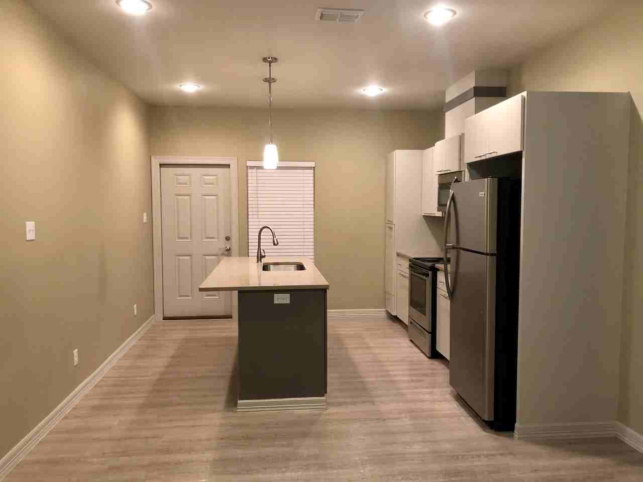 705 Murphy Avenue - 4 - Photo 3 of 20