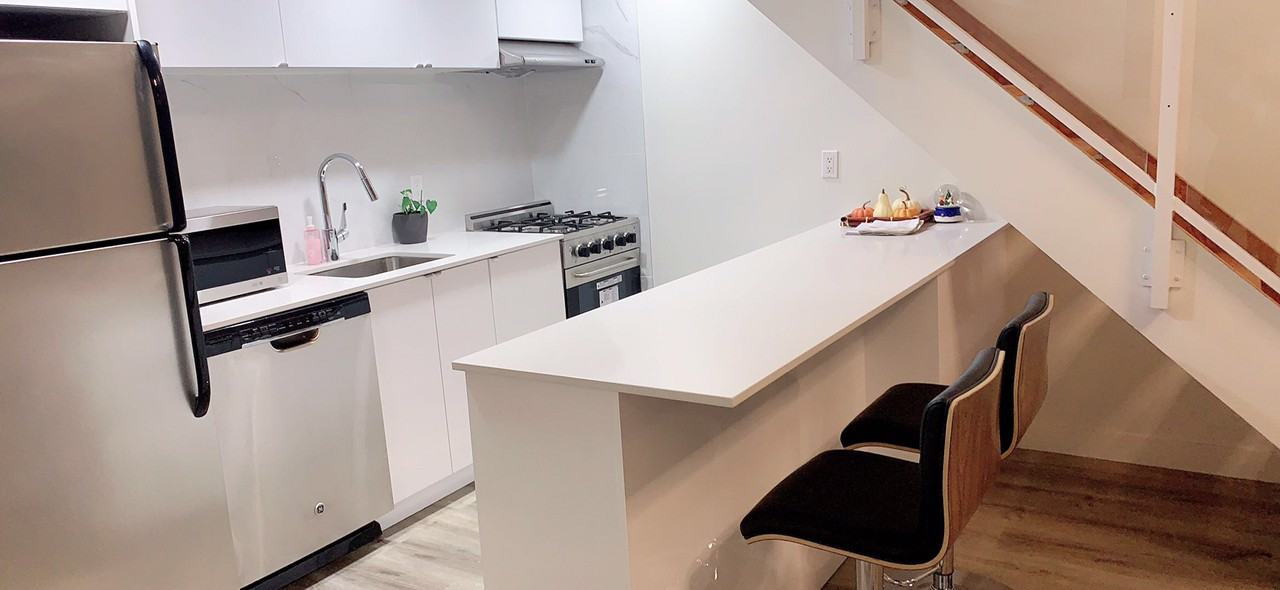 933 Seymour St - Photo 3 of 14