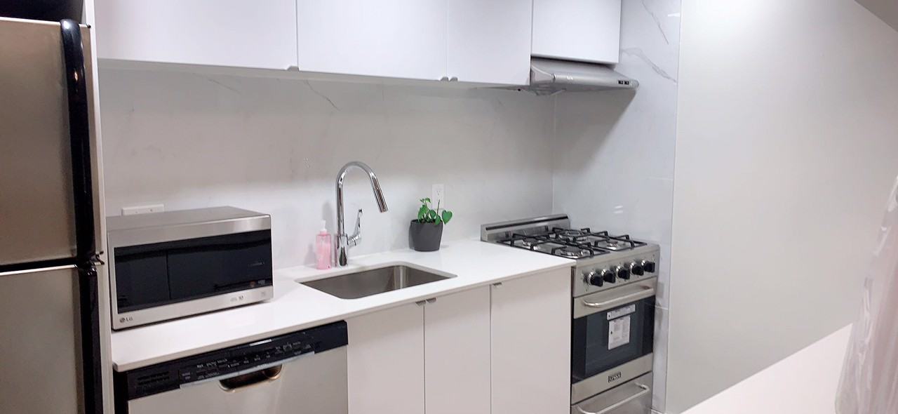 933 Seymour St - Photo 2 of 14