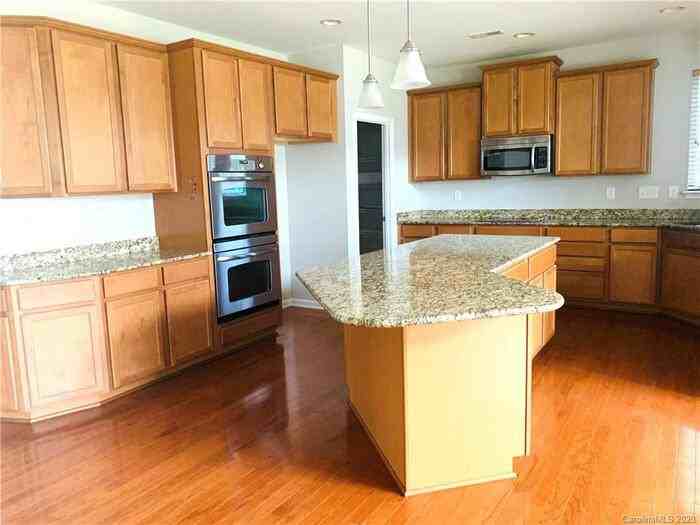 1472 Chandler Ave Nw - Photo 3 of 27