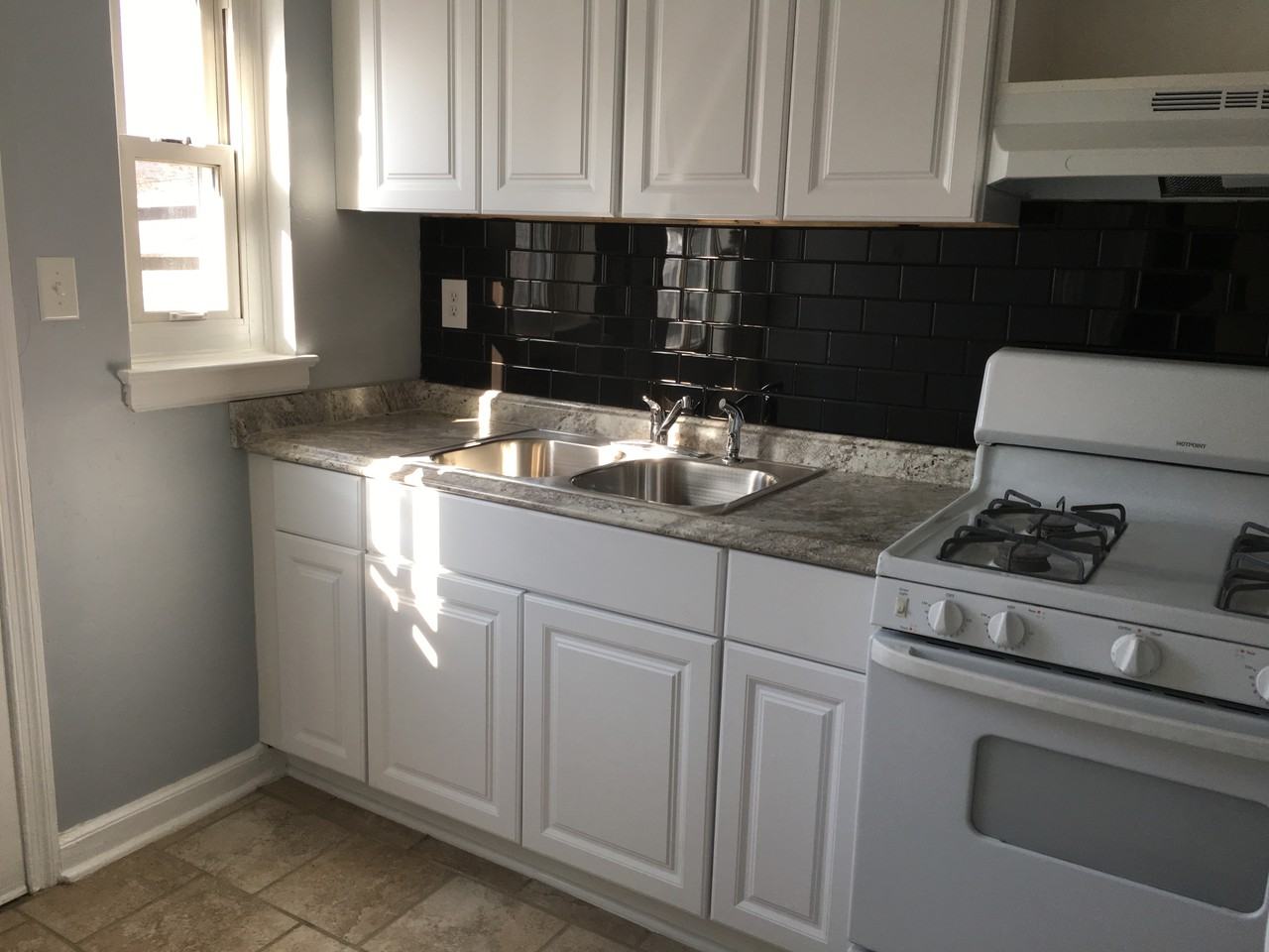 Elizabeth Heights - Photo 2 of 7