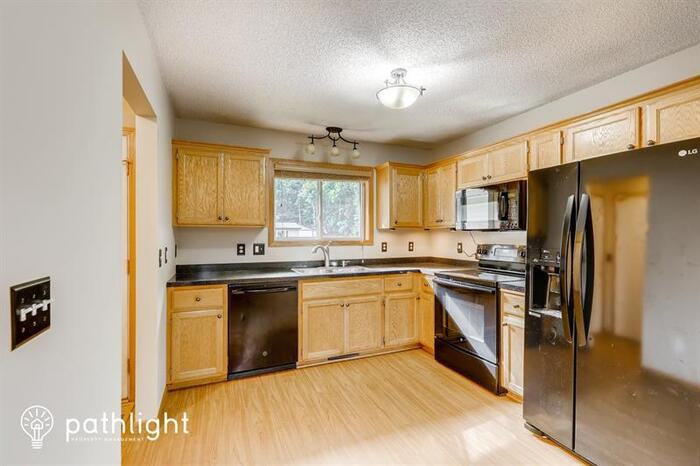 832 2nd St - Photo 3 of 11