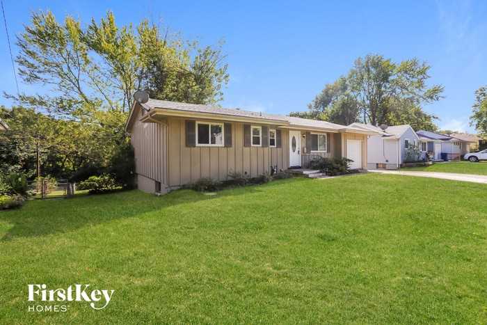 2917 S Linwood Ave - Photo 2 of 15