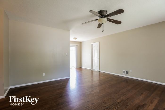 2917 S Linwood Ave - Photo 3 of 15