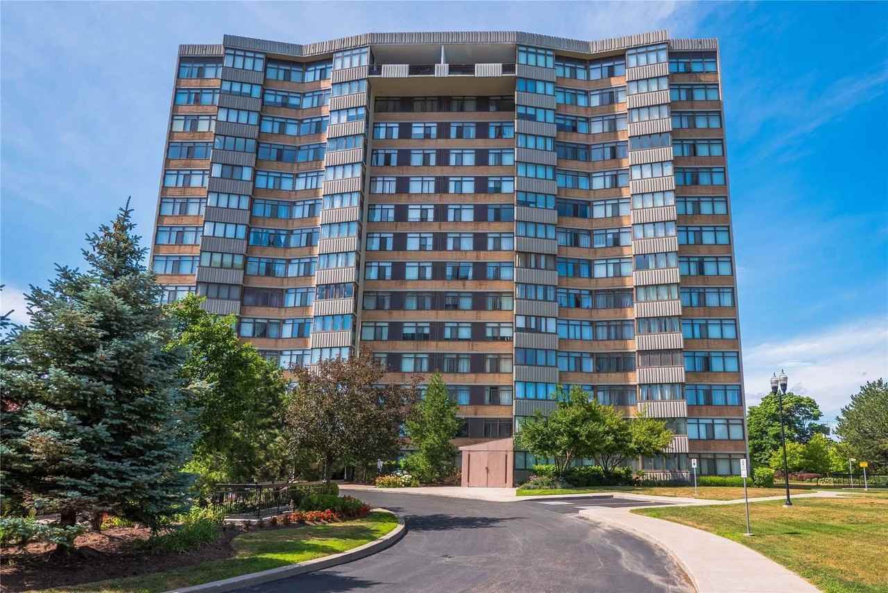Bathurst St & Steeles Ave W 1102, Vaughan, ON M2R 3K1 2 Bedroom