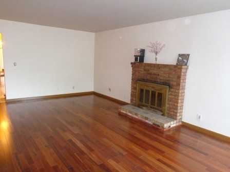 22285 Montgomery St - Photo 3 of 9