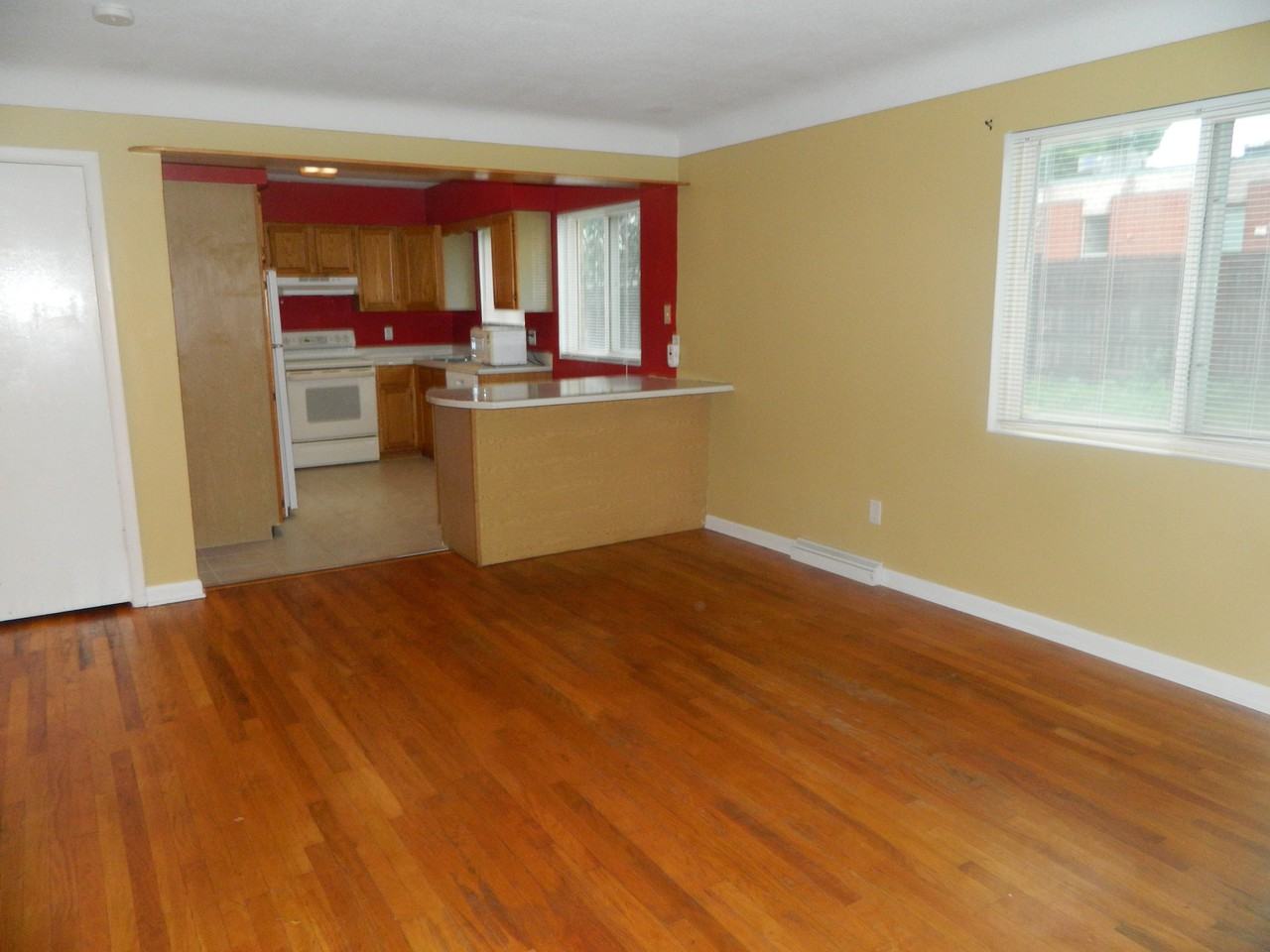 802 Sw 3rd St - Photo 2 of 16