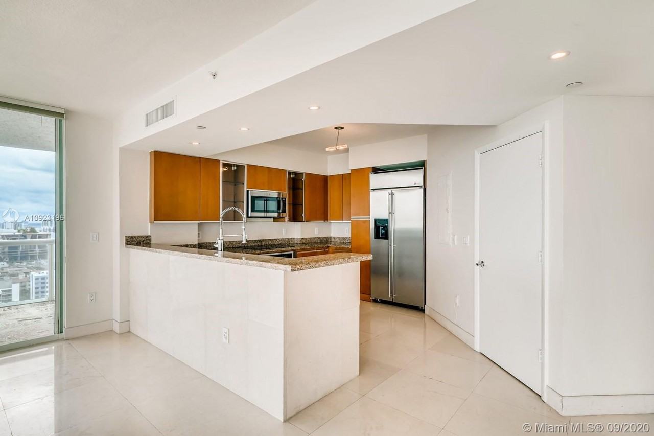 The Grand Venetian Condo - Photo 2 of 14