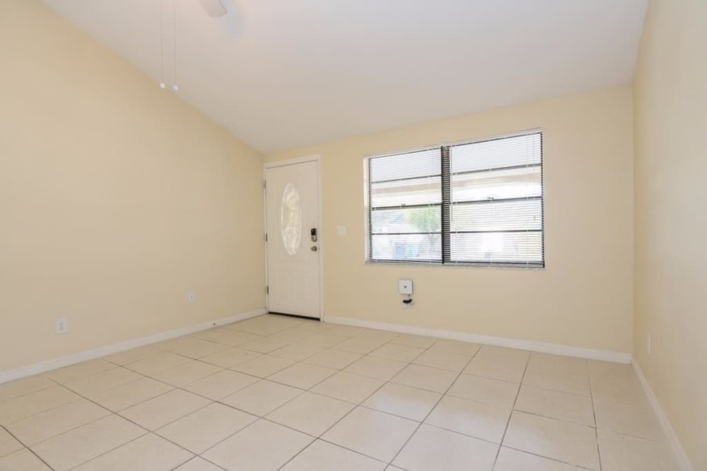 6707 Willow Spring Ct - Photo 3 of 26