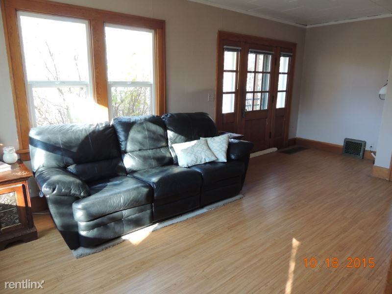 320 1st Ave W - Photo 3 of 17