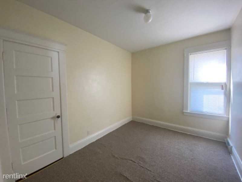 1613 Howard Ave 2nd Fl - Photo 2 of 8