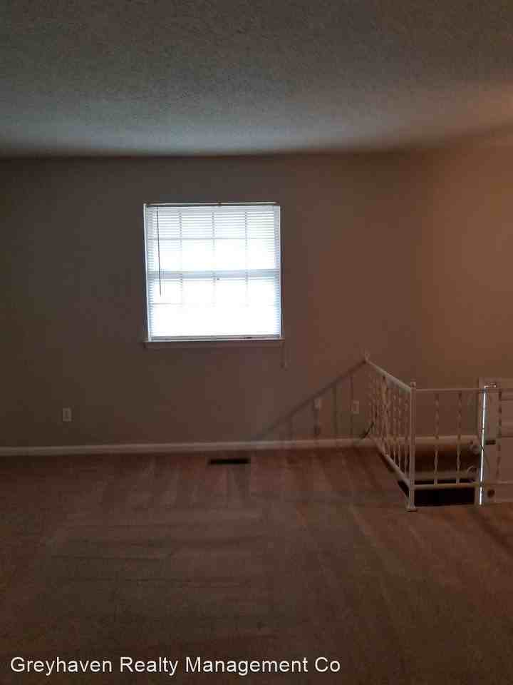 4733-4735 Tessie Lane - Photo 3 of 7