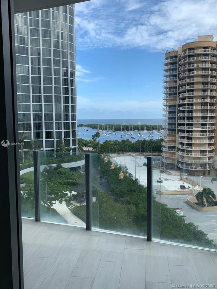 CLUB RESIDENCES AT PARK G - Photo 2 of 12