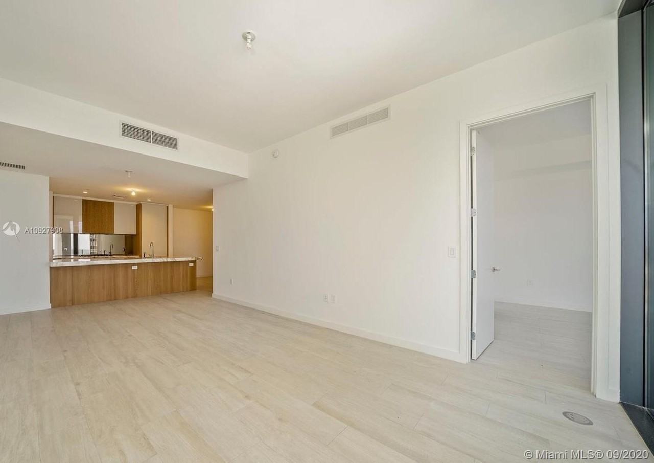 CLUB RESIDENCES AT PARK G - Photo 3 of 12