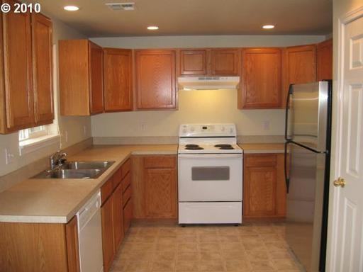 233 NE Rose Ridge Dr - Photo 2 of 7